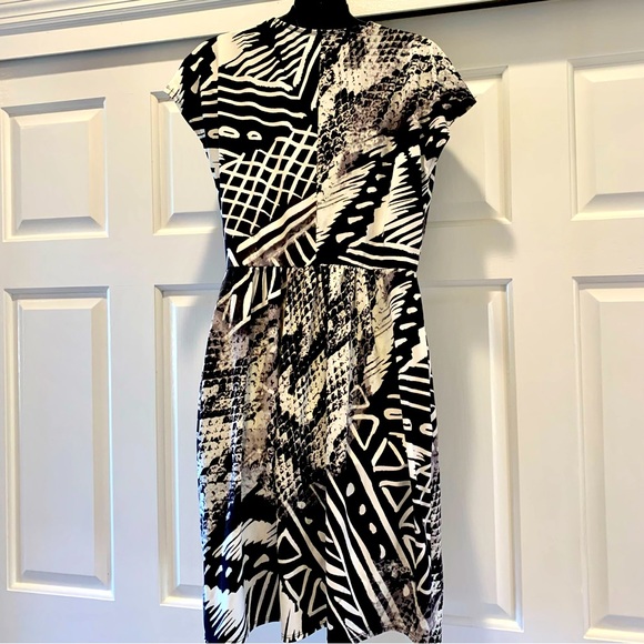 Chicos, faux wrap print “Tiffany” stretch dress, size 1 (medium size 8) - Picture 4 of 6